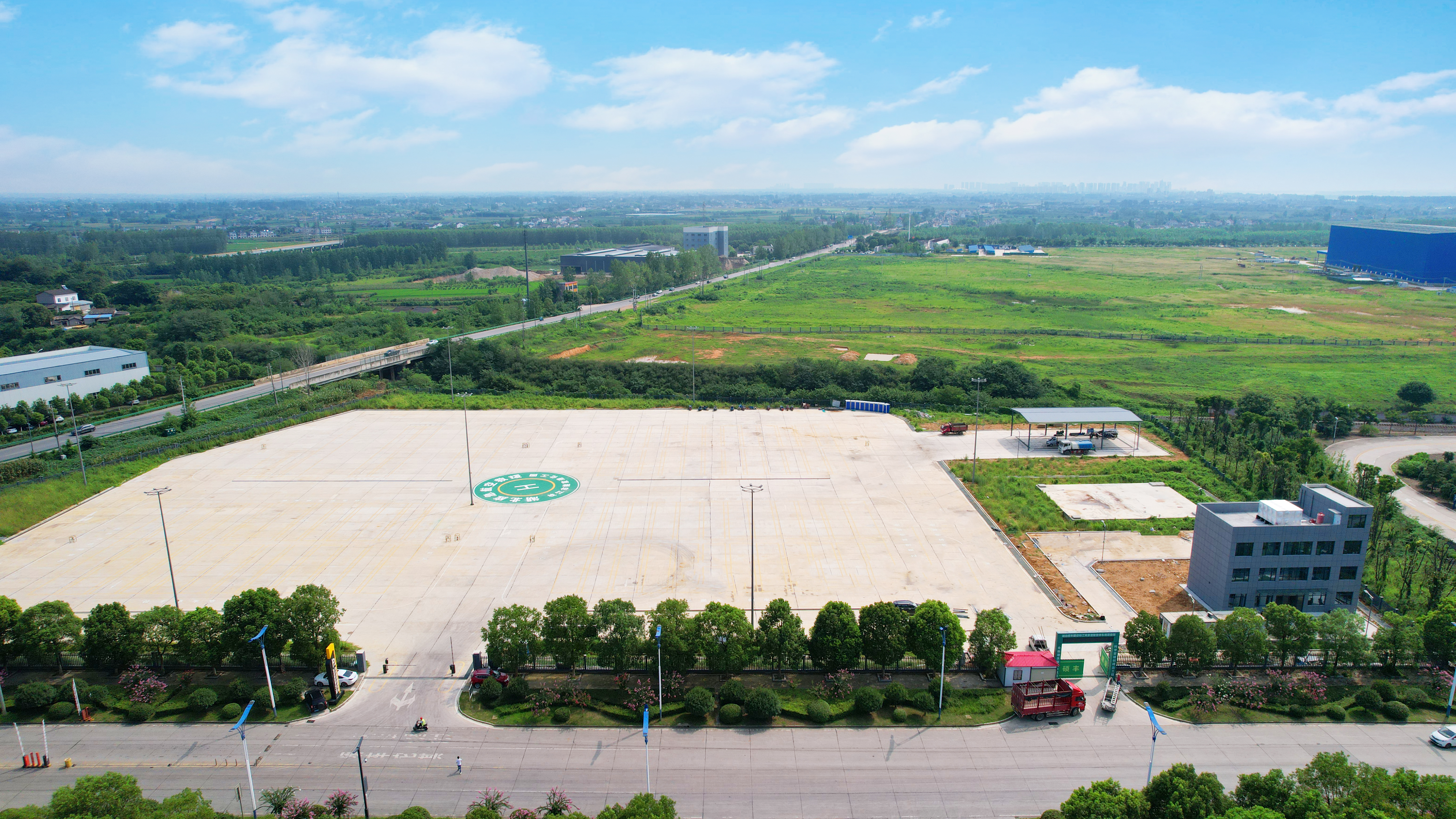 危化品停車場(chǎng) (2).JPG